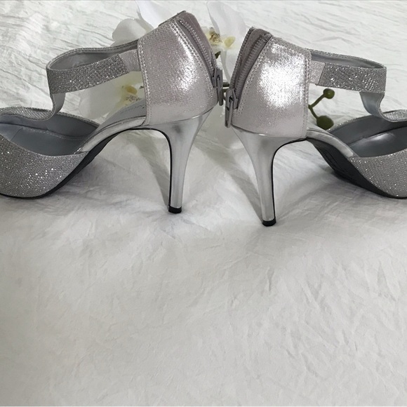 FIONI NIGHT 4 inch high heels, silver, size 7.5, single use. - Picture 6 of 9